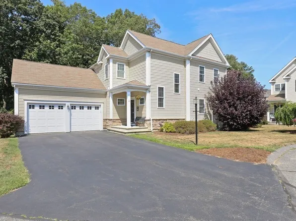 22 Sunflower Dr #11, Raynham, MA 02767