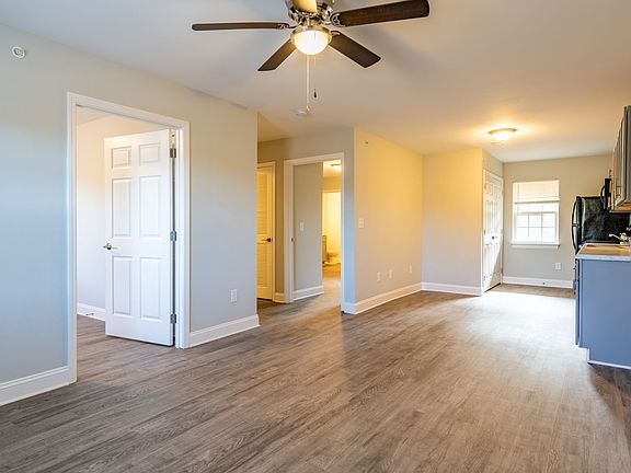 4th image of 325 Laurel Ln APT 10