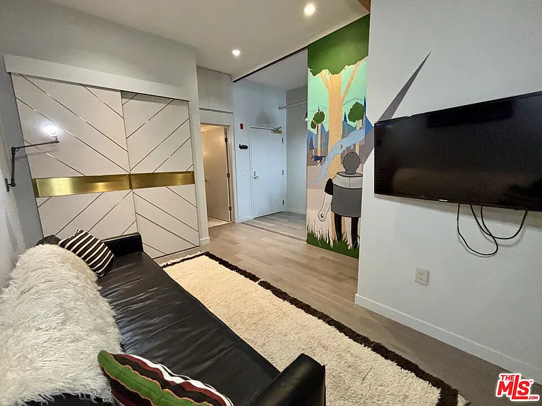 527 Molino St #401 — Photo 12