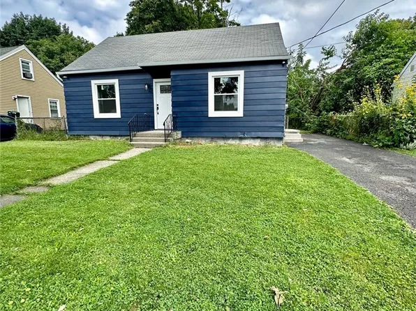 42 Traver Cir, Rochester, NY 14609