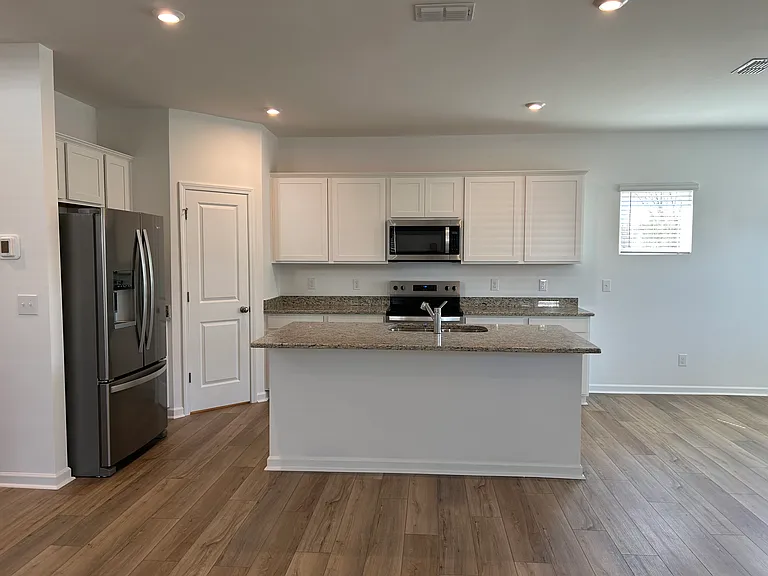 502 Amhurst St SW — Photo 4