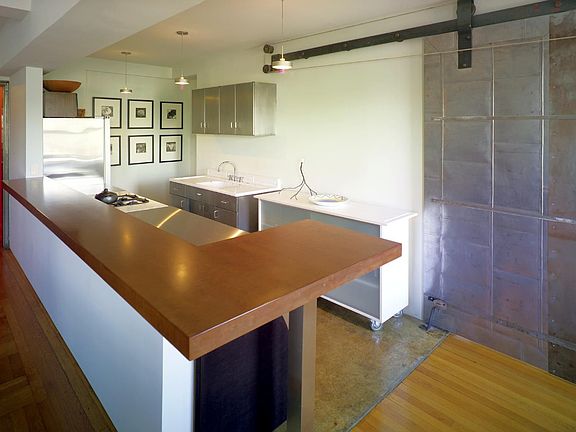 3rd image of 136 Waverly Pl APT 17B