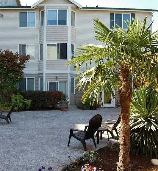 Oasis Apartments — Photo 12