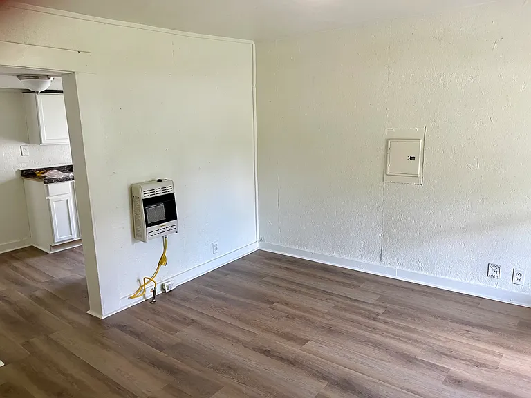 213 Cedar St — Photo 3