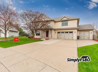 2341 E 57th St, Davenport, IA