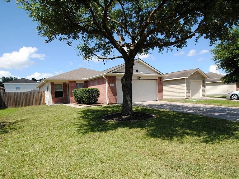 4219 Medina River Loop — Photo 2