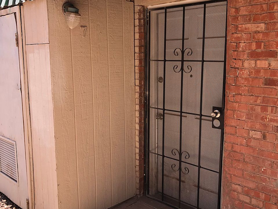 Apartment 7 entrance door.