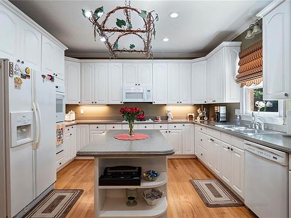 5th image of 1480 Larkwood Dr