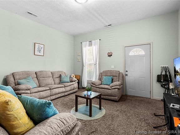 4th image of 946 E Maple Street