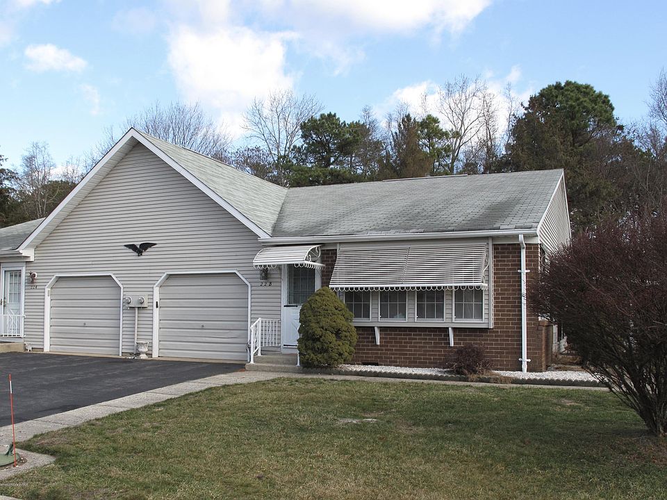 1st image of 22 Easton Drive #B