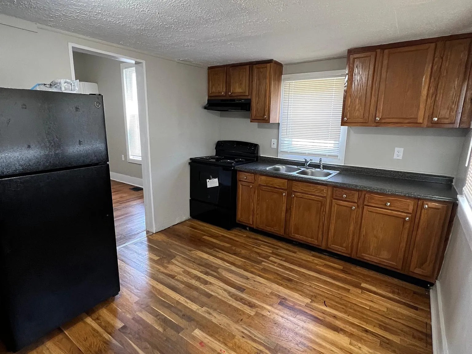 3 bed, 1201 sqft, $1,200 — Photo 4