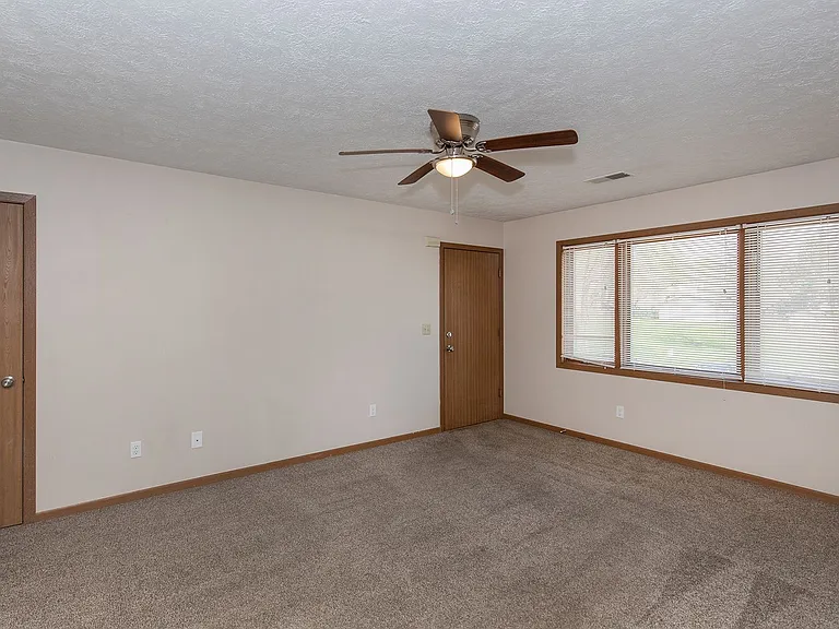 921 Pius Ln — Photo 8