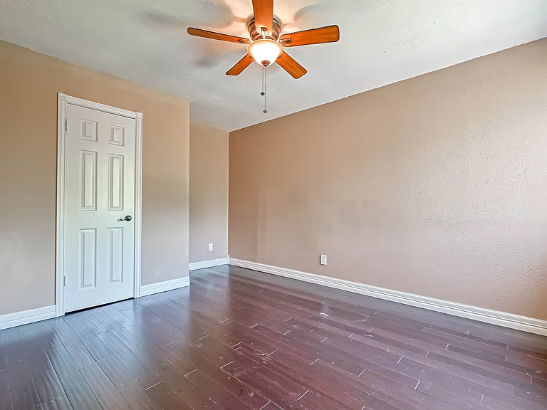 12218 Brighton Ln — Photo 3