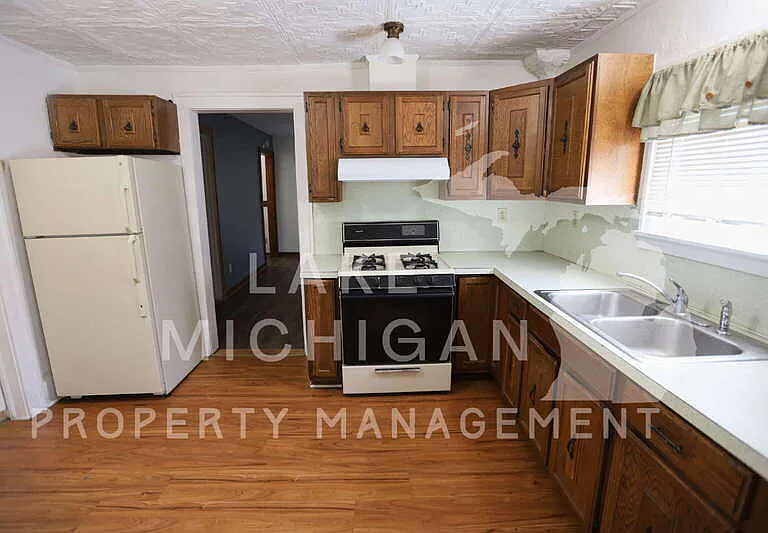 2034 Edgewood Ave NE — Photo 2