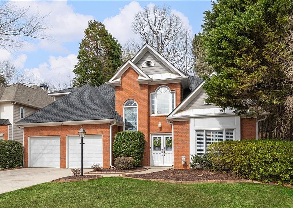 1st image of 525 Montrose Ln