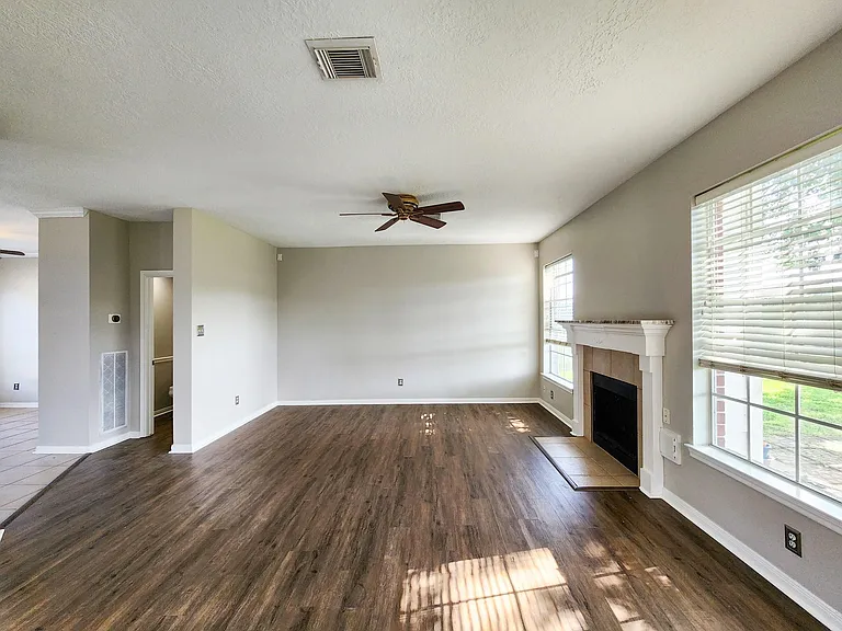2412 N Mission Cir — Photo 12