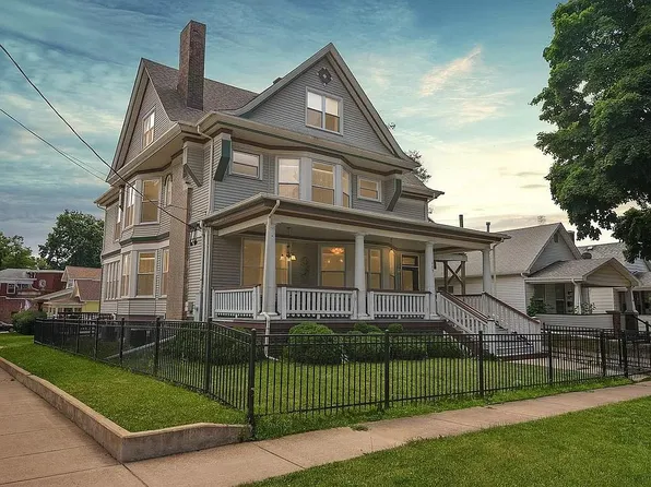 409 E Locust St, Bloomington, IL 61701