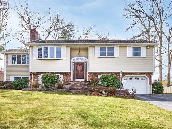 24 Lucaya Cir, Wilmington, MA 01887
