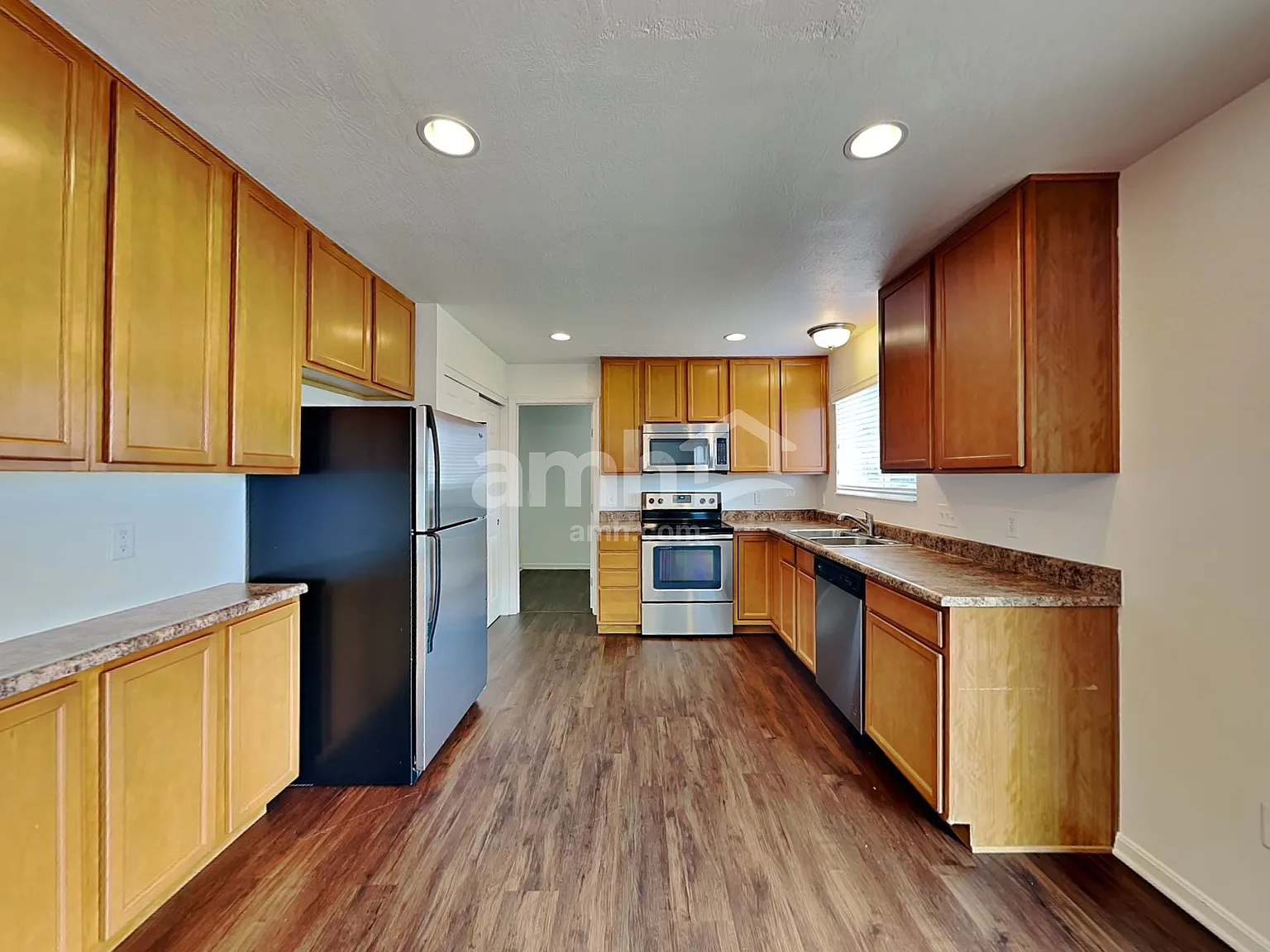 4 bed, 2.5 bath, 2678 sqft, $3,050 — Photo 3