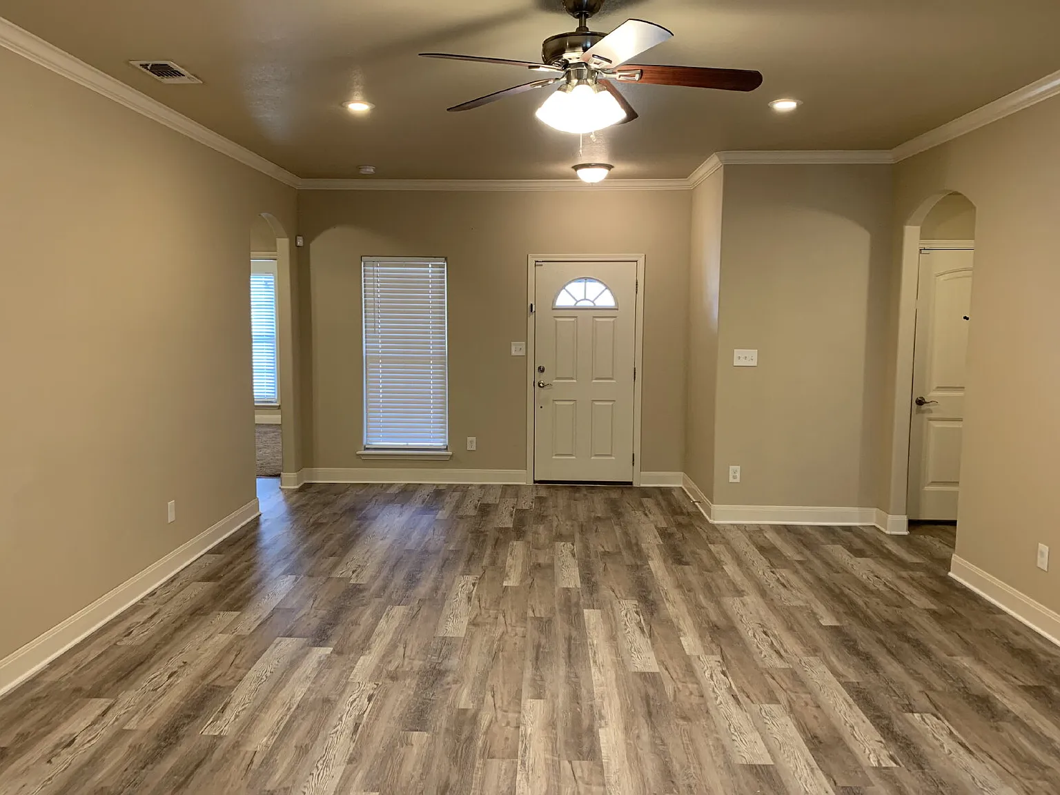 3 bed, 2.0 bath, 1536 sqft, $1,700 — Photo 3