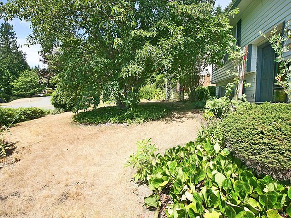 2nd image of 567 NE Conifer Dr