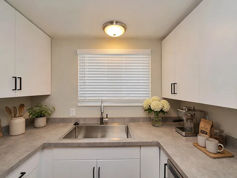 Westwood Apartments — Photo 15