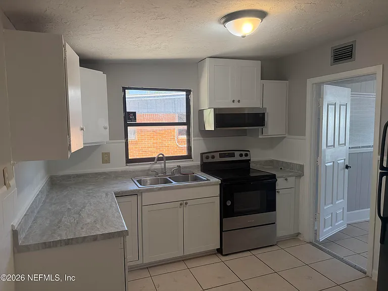 7336 Merrill Rd — Photo 3