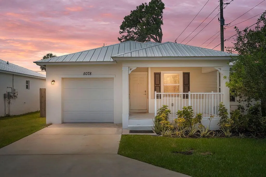 3 bed, 2.0 bath, 1132 sqft, $2,700 — Photo 1