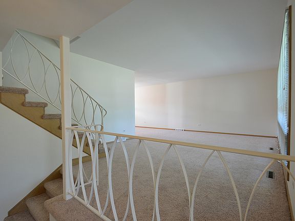 3rd image of 1087 Sherwood Dr