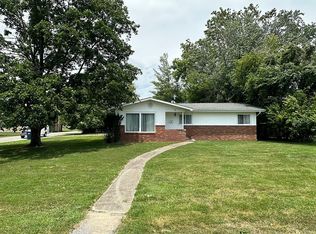 16 Hillcrest Dr, Mount Vernon, IL 62864