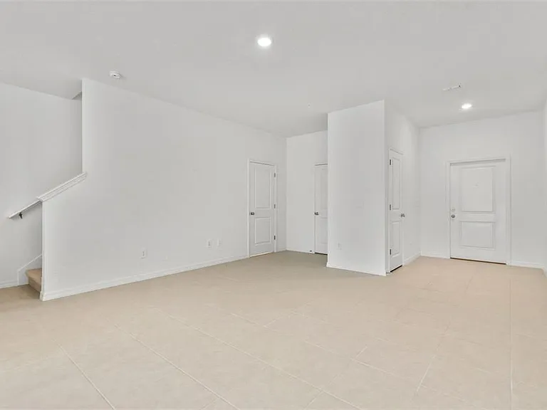 9851 Feaster Dr — Photo 11