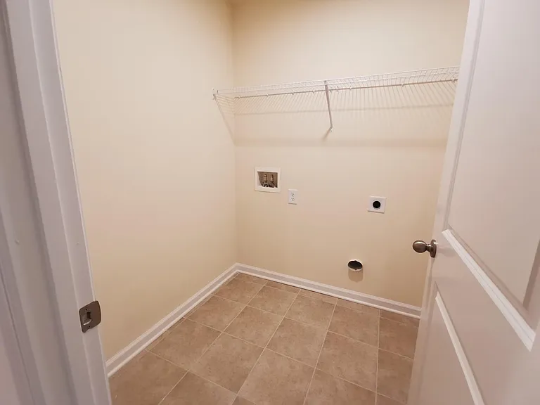 4425 Almanor Cir — Photo 19