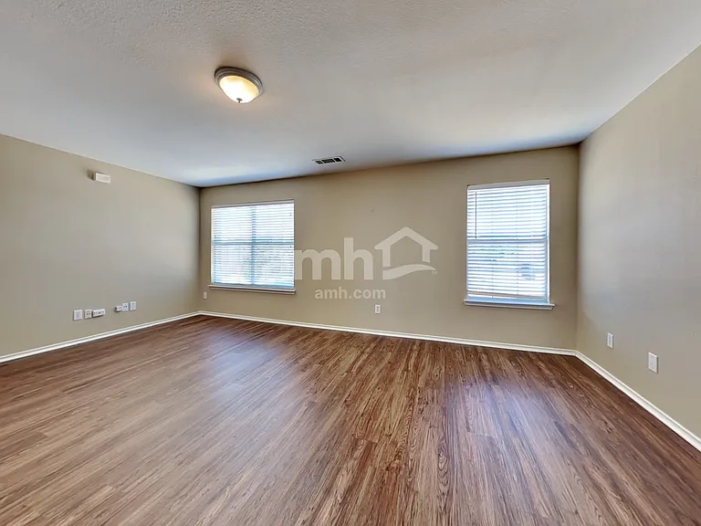 729 Redwing Dr — Photo 12