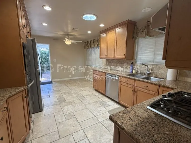 3040 Orange Ave — Photo 11