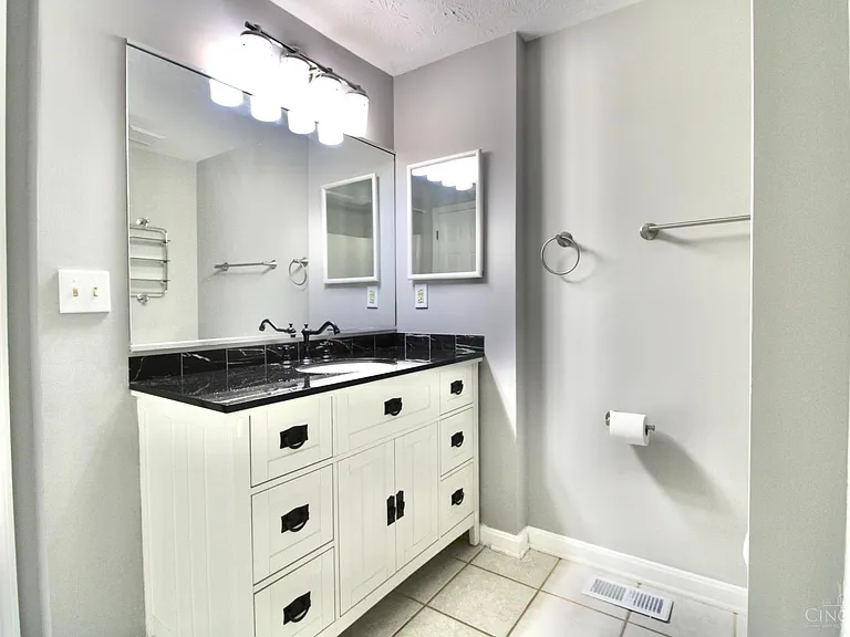 512 Glencoe Ct — Photo 9
