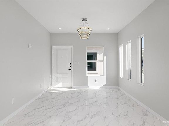 2nd image of 1025 N Woodson Ave
