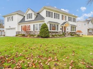 2 Stemmer Dr, Clark, NJ 07066