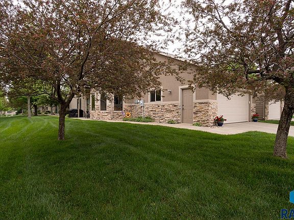 4th image of 703 E 70th Pl