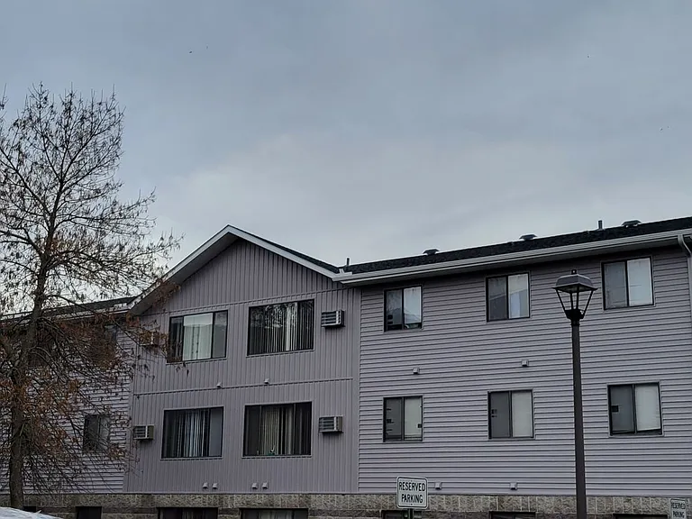 133 E Cedar St — Photo 1