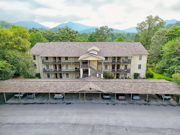 300 Ginger Creek Ln, Clayton, GA 30525