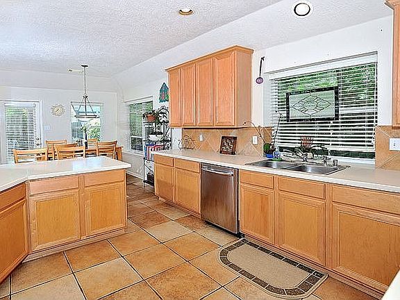 4th image of 159 N Whistlers Bend Cir