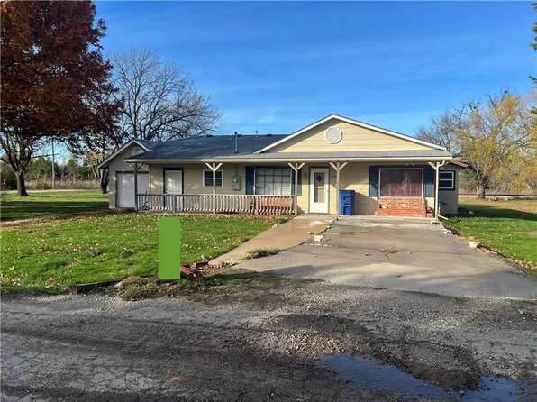 403 N Foreman St, Caney, KS 67333