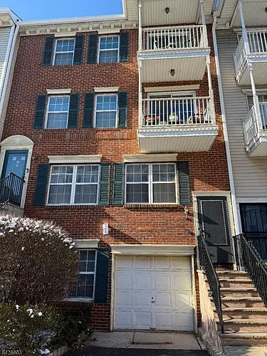 31 Marrow St Photo 1