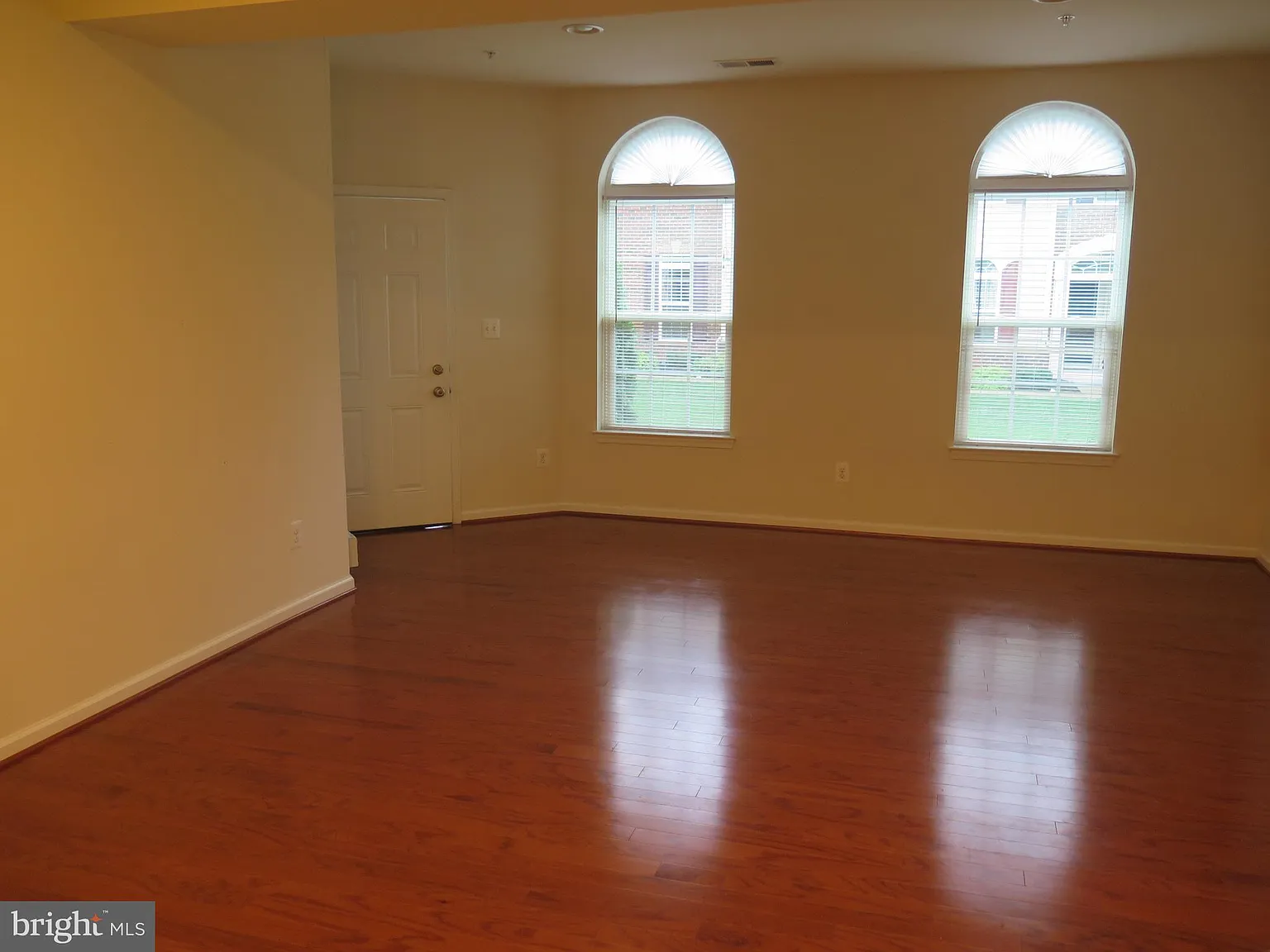 Arcola Town Center Condo — Photo 4