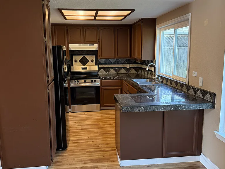 3355 Zorina Way — Photo 28