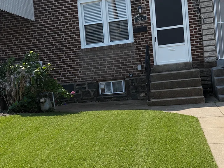 208 Golf Rd — Photo 1