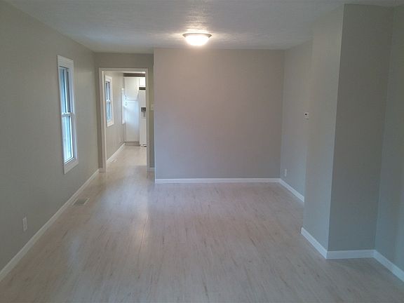 4th image of 228 Kenwood Ave