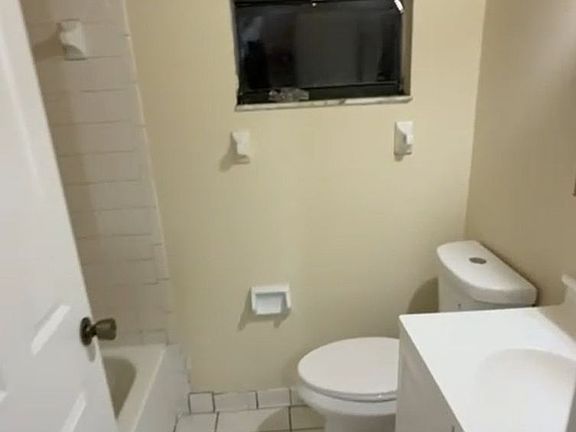 4th image of 2413 Virginia Dr #2