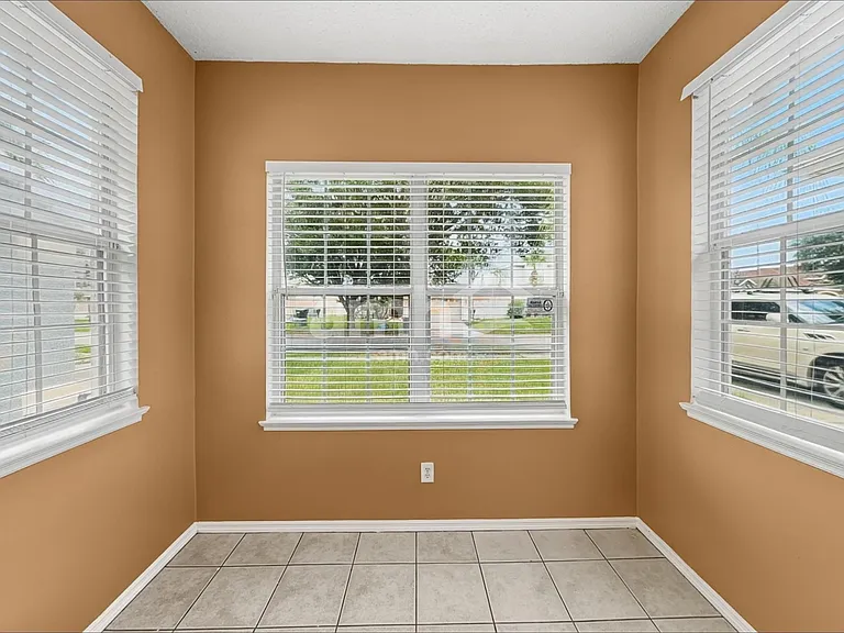 922 Lake Biscayne Way — Photo 5