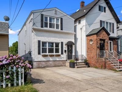 92 W 10th St, Bayonne, NJ, 07002